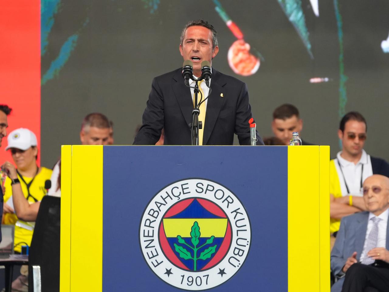 Ali Koç'tan Fenerbahçe başkanlığına devam kararı