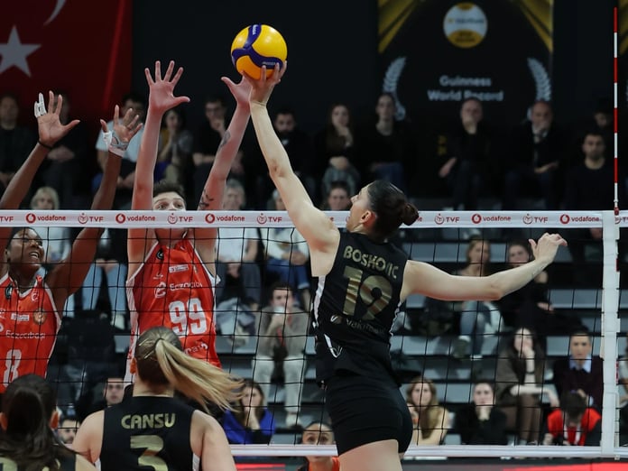 Sultanlar Ligi’nde finalin adı kondu: VakıfBank karar setiyle finale uzandı