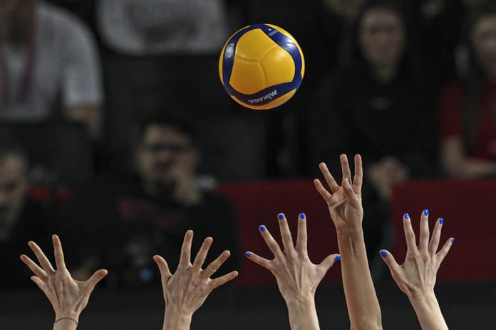 Sultanlar Ligi ateşleniyor: Eczacıbaşı, sezonun ilk derbisinde VakıfBank'ı yeni evinde ağırlıyor