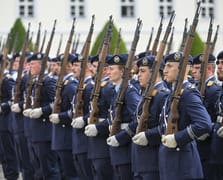 Almanya Savunma Bakanı Pistorius, ülkesinin yaklaşık 60 bin askere daha ihtiyacının olduğunu belirtti