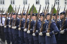 Almanya Savunma Bakanı Pistorius, ülkesinin yaklaşık 60 bin askere daha ihtiyacının olduğunu belirtti