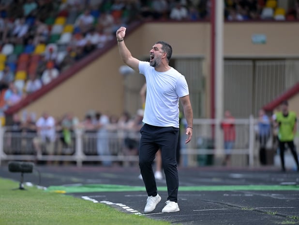 Ukrayna Premier Ligi'nde yeni sezon başladı: Arda Turan, Shakhtar Donetsk'in başında ilk lig maçına çıkıp kazandı