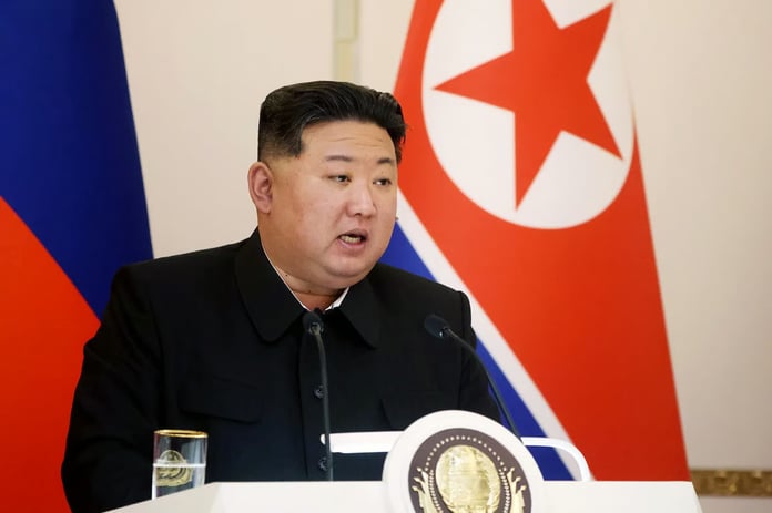 Kim Jong-un nükleer silahlardan vazgeçmeyeceklerini açıkladı
