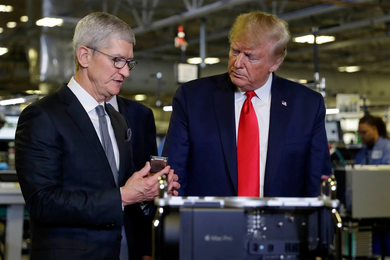 Trump Apple CEO'sunu tehdit etti