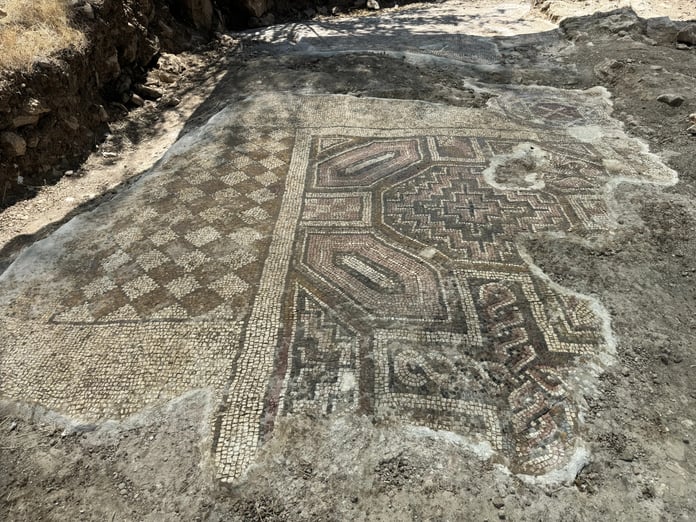 Diyarbakır'da mezar kazısında Davud Yıldızı bulundu