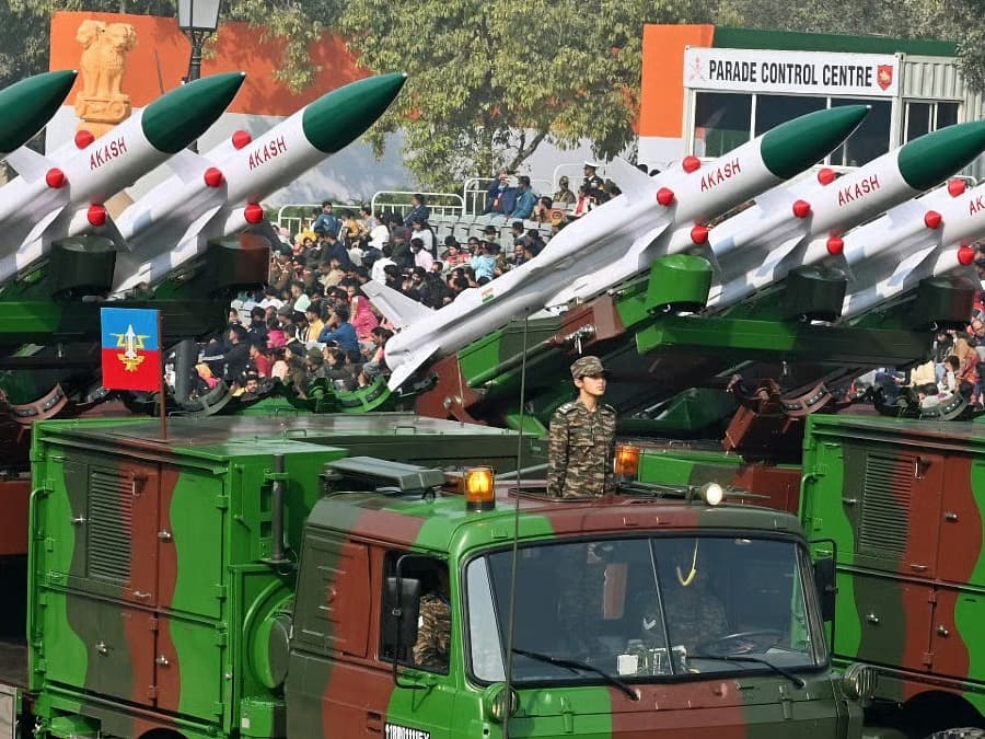 Hindistan yeni silah alımları yapıyor