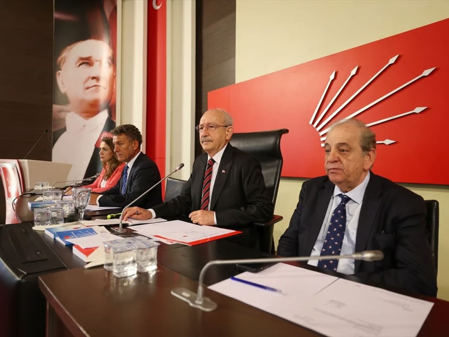 CHP Parti Meclisi’nde Kemal Kılıçdaroğlu’na yönelik net kuraltay çağrısı yapıldı
