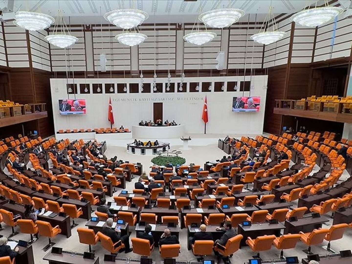 TBMM'de Kabul Edildi: Belgesiz konaklama ilanına 25 bin TL ceza geldi