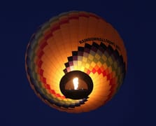 Kapadokya'daki sıcak hava balonları vadilere renk kattı