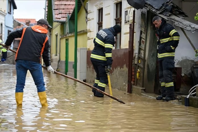 Avrupa sel felaketleriyle boğuşuyor