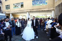Lübnan'da yerinden edilen çift sığınakta evlendi