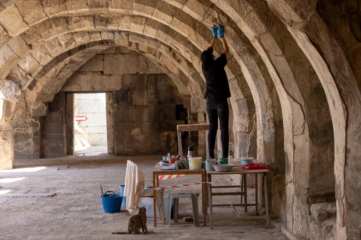 Smyrna Antik Kenti'nde yeni bulgular gün yüzüne çıkarıldı