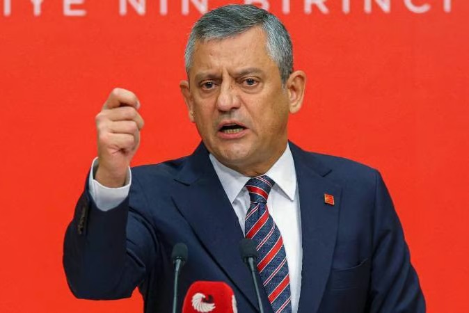 Özgür Özel İngiliz medyasına konuştu: Hayatı durma noktasına getiririz