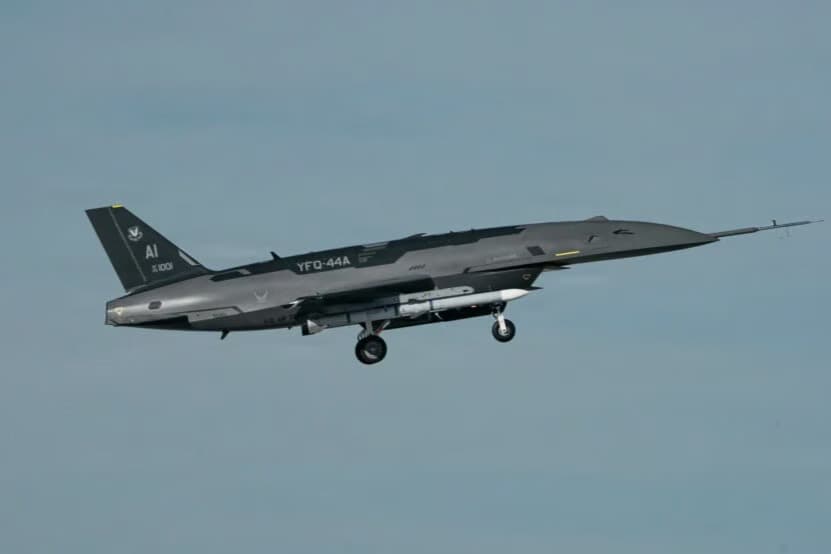 YFQ-44A'dan ilk AMRAAM atışı