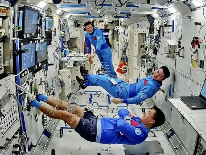 Çin, 3 taykonotu Tiangong Uzay İstasyonu'na gönderdi