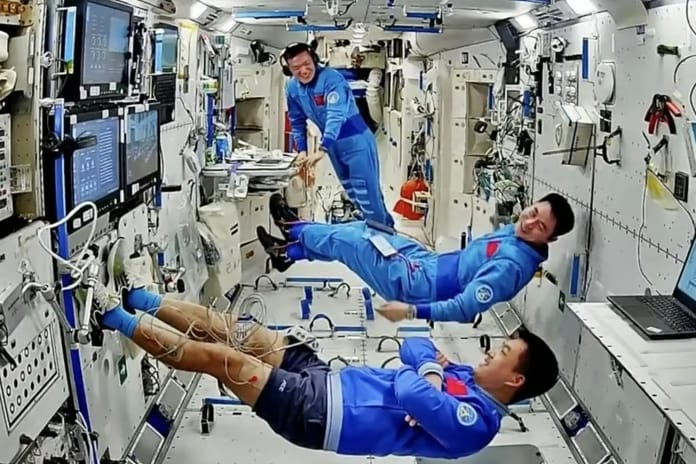 Çin, 3 taykonotu Tiangong Uzay İstasyonu'na gönderdi