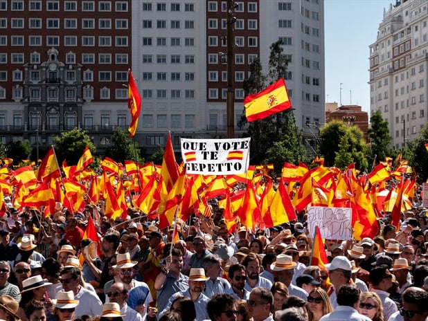 Yolsuzluk iddiaları istifa çağrısını beraberinde getirdi