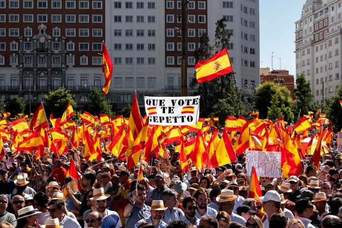 Yolsuzluk iddiaları istifa çağrısını beraberinde getirdi