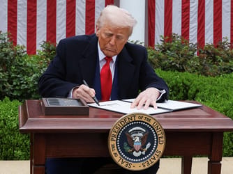 Trump Readies Fresh Tariffs for 10% Global Duties