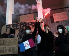 Fransa'da binlerce işçi kemer sıkma politikalarına karşı sokakta