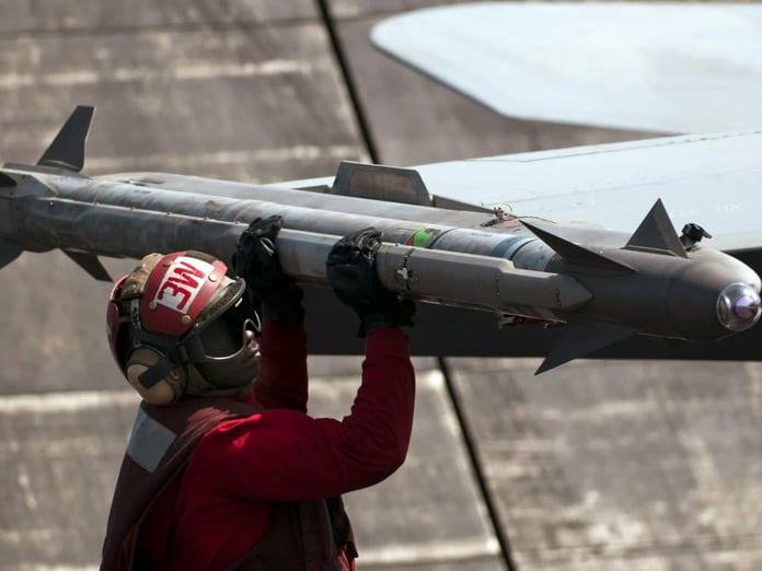 ABD Donanması, Raytheon ile 1,1 milyar dolarlık AIM-9X füze sözleşmesi imzaladı