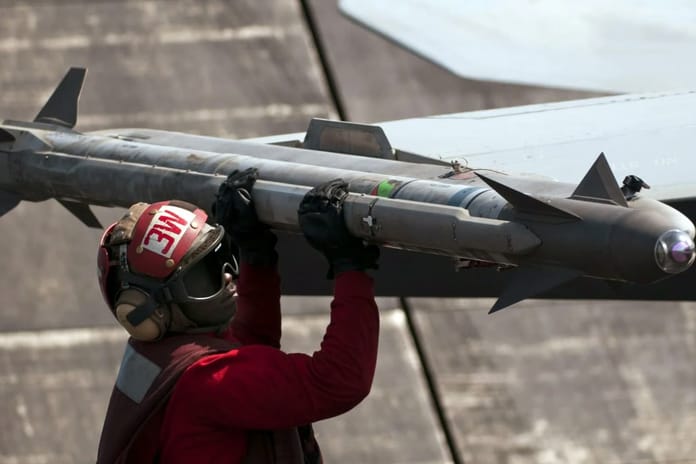ABD Donanması, Raytheon ile 1,1 milyar dolarlık AIM-9X füze sözleşmesi imzaladı