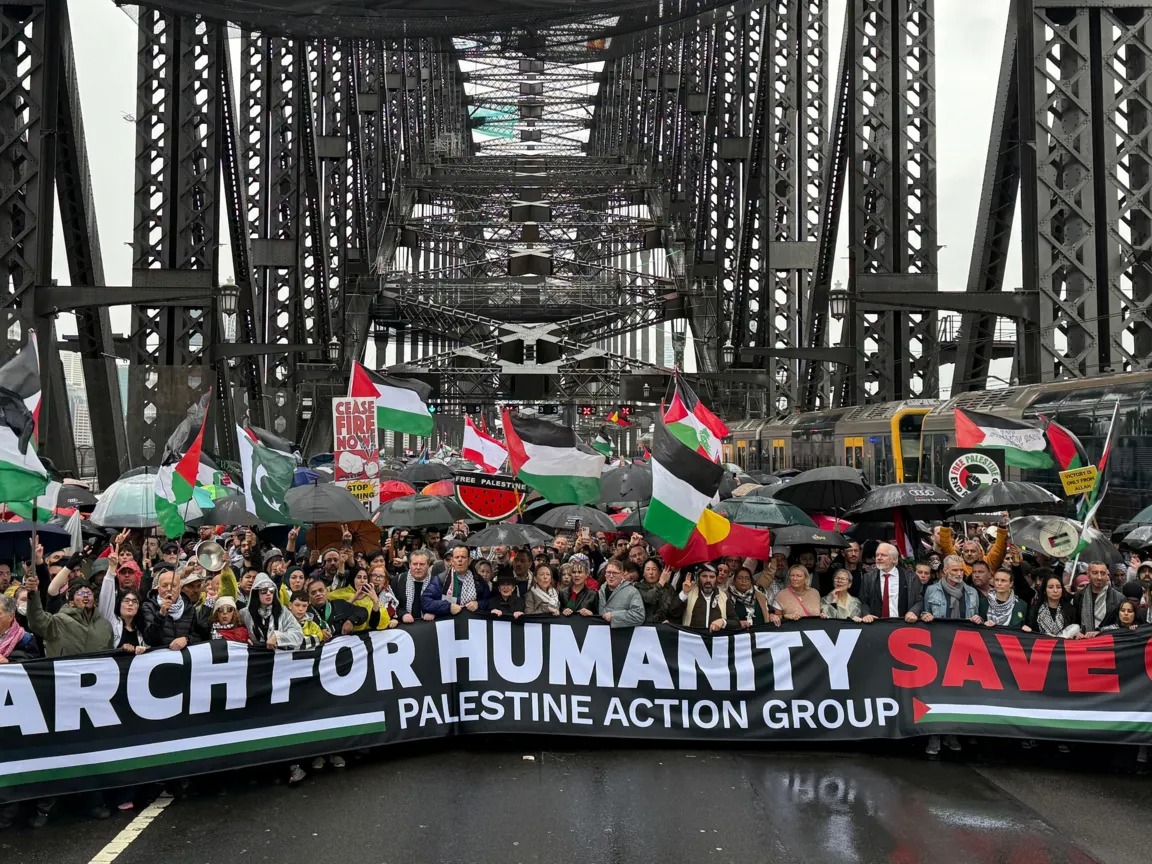 Thousands March On Sydney Bridge For Palestine Ceasefire