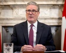 İngiltere Başbakanı Starmer trans kadınlara yönelik yasanın uygulanmasını talep etti