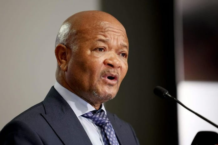 Güney Afrika'da çeteler devlete sızdı: Polis Bakanı görevden alındı