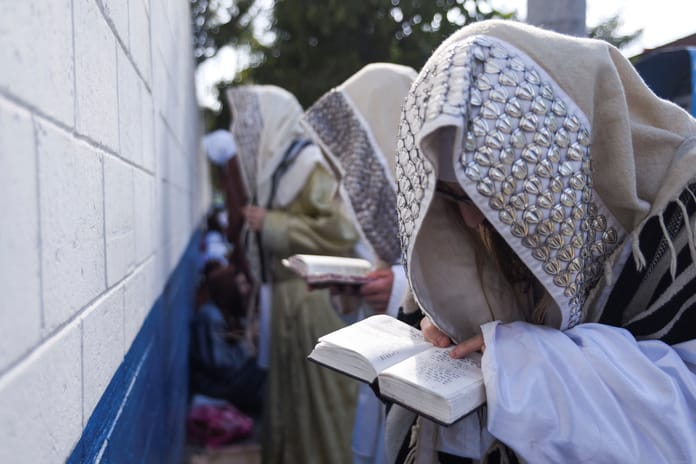 Kolombiya'da Yahudi tarikatına operasyon: 17 çocuk kurtarıldı