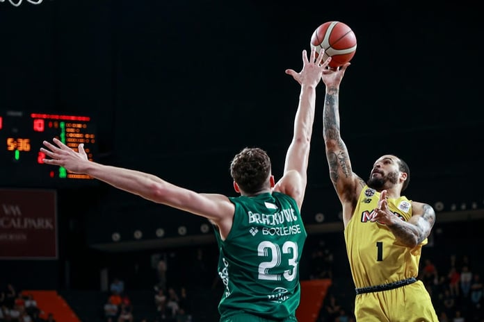 Basketbol Süper Ligi'nde son hafta düşme hattında kritik viraj: Manisa ligde kalırken Darüşşafaka 11 yıl sonra küme düştü.