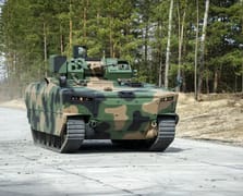 Polonya, ilk seri üretim Borsuk zırhlı muharebe araçlarını teslim aldı