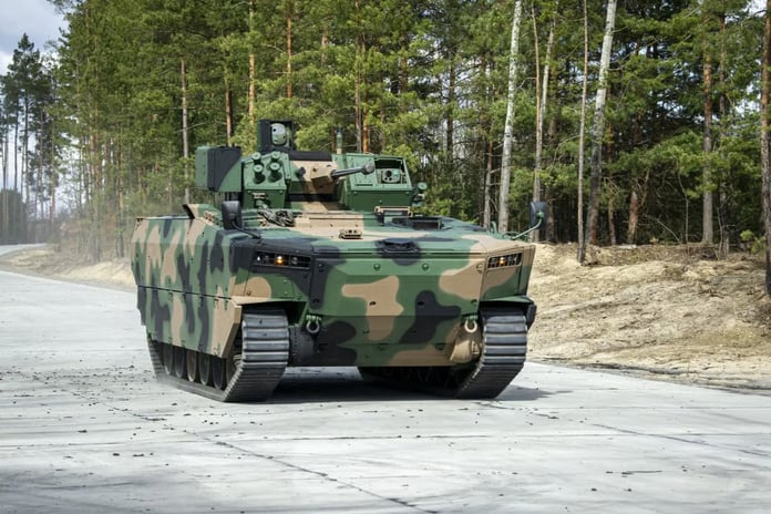 Polonya, ilk seri üretim Borsuk zırhlı muharebe araçlarını teslim aldı