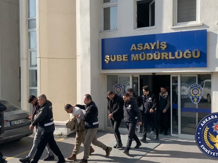 Yatırım vaadiyle milyarlık tuzak! 22 ilde borsa dolandırıcılarına darbe operasyonu