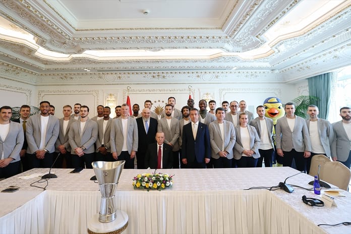 Şampiyon takıma tebrik