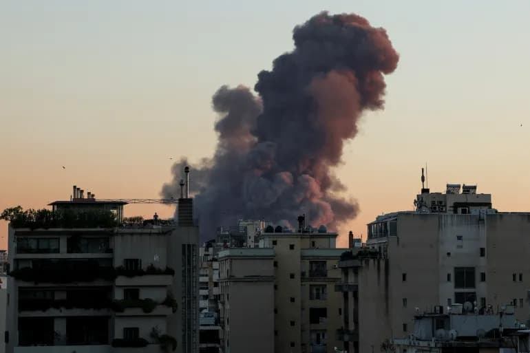 İşgalci İsrail güçleri Lübnan'ın başkentini bombaladı