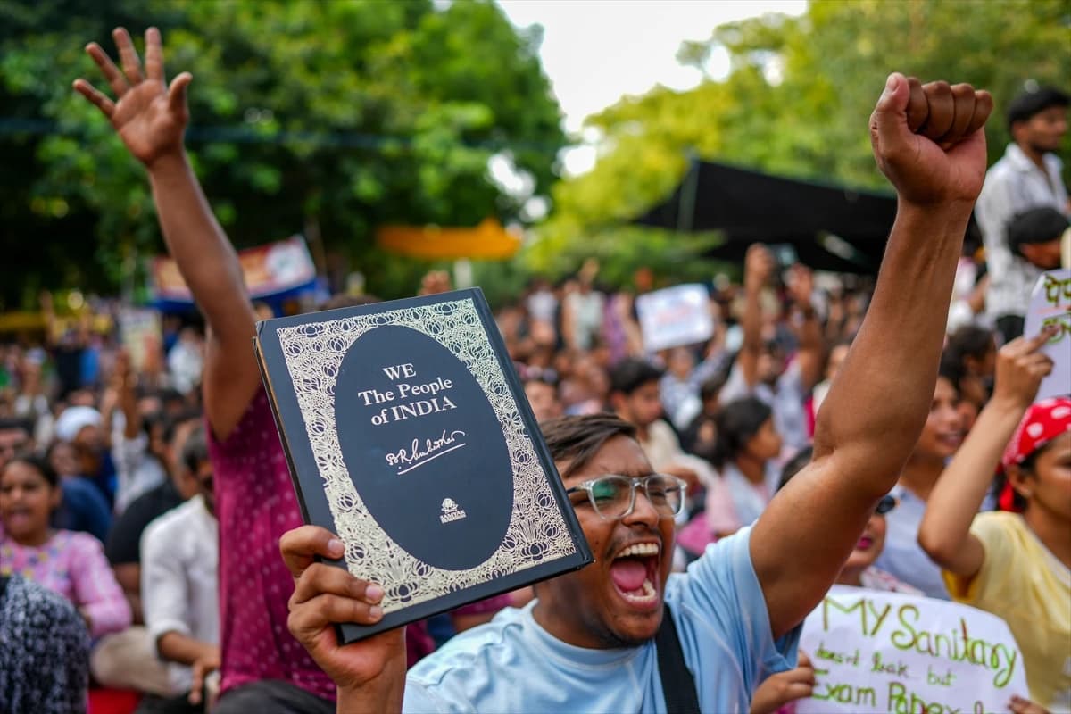 Hindistan'da Hamam Böceği Hareketi protestoları sürüyor