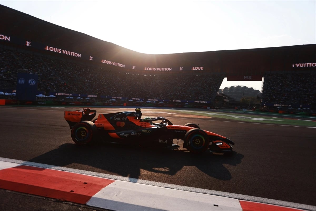 F1 Meksika GP'sinde antrenman zamanı 