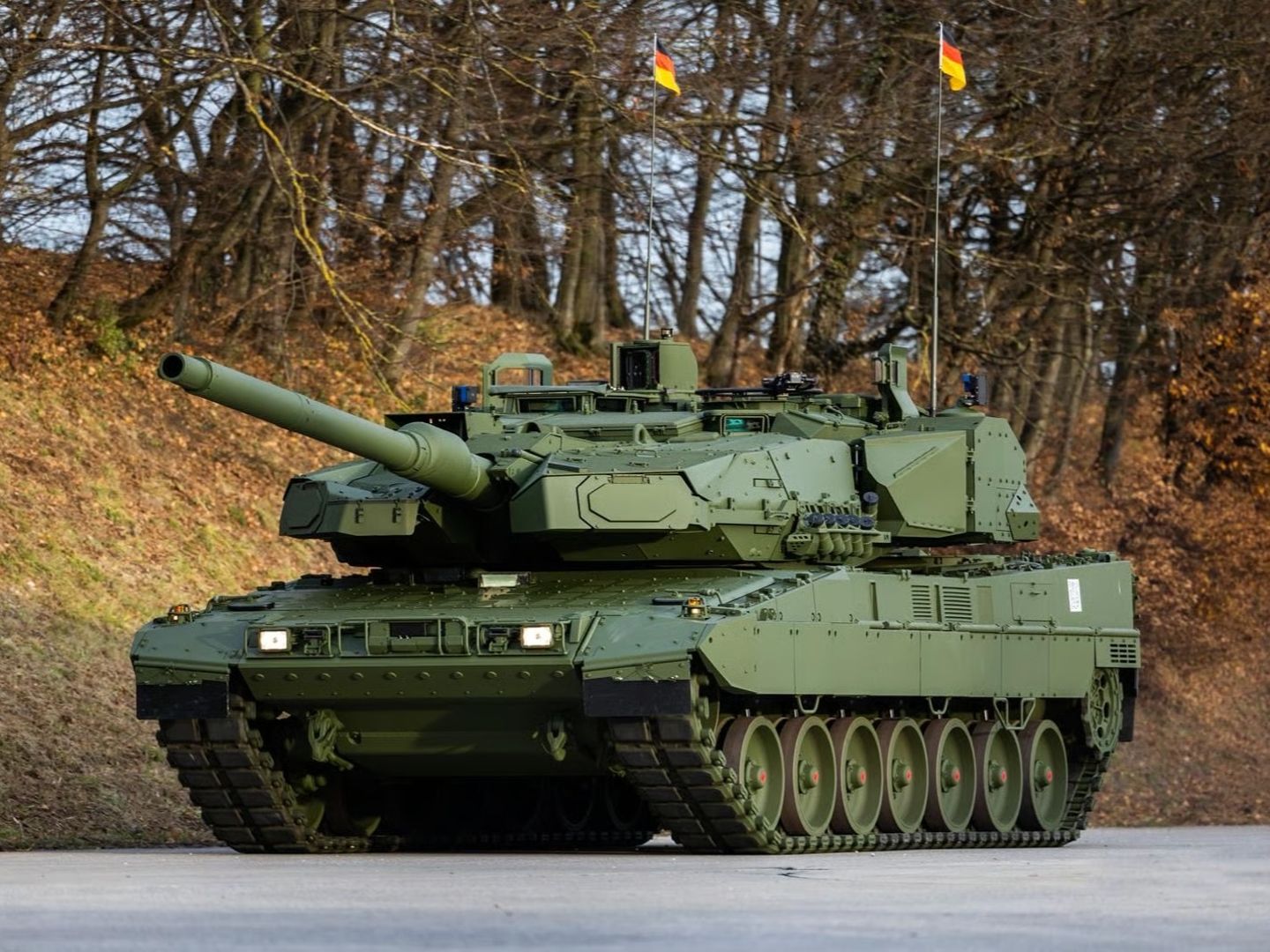 Almanya, yeni Leopard 2A8 tankını tanıttı: Tanksavar füzeleri ve İHA’lara karşı gelişmiş koruma