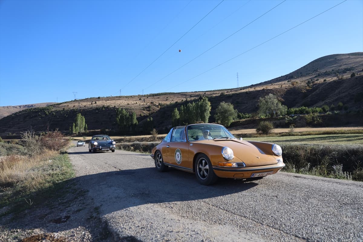 Klasik otomobiller ile Bayburt'a nostaljik yolculuk
