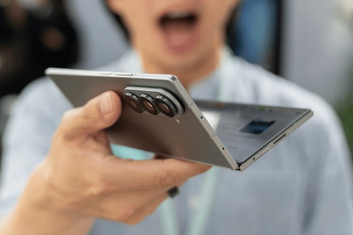 Galaxy Z Fold 7 pil testinde sınıfı geçti