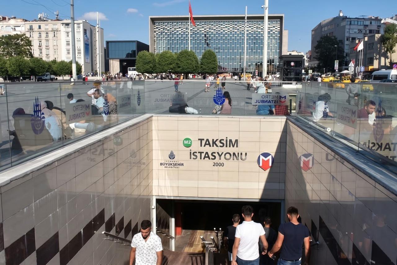 İstanbul Valiliği duyurdu: Taksim metro istasyonu kapatıldı 