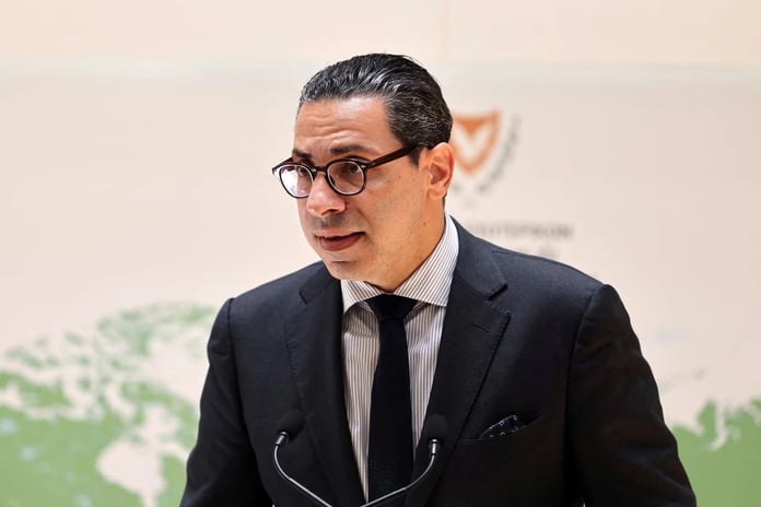 Rum Bakan askeri yetersizliklerini Türkiye'ye bağladı