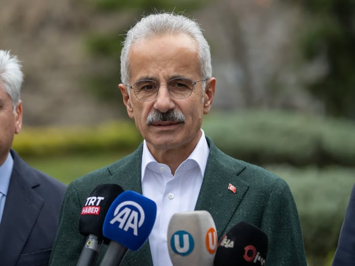 Hürmüz Boğazı'nda kaç Türk gemisi mahsur kaldı? Bakan Uraloğlu son durumu açıkladı