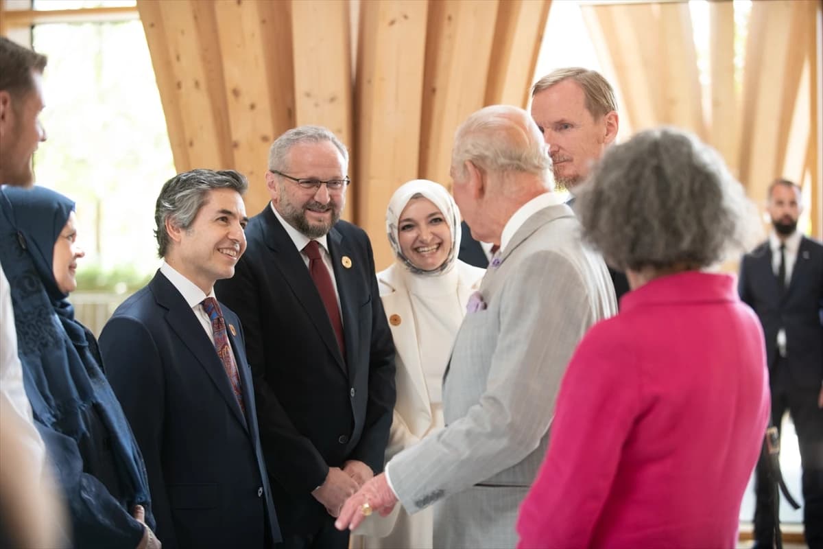 İngiltere Kralı 3. Charles Cambridge Merkez Camisi'ni ziyaret etti
