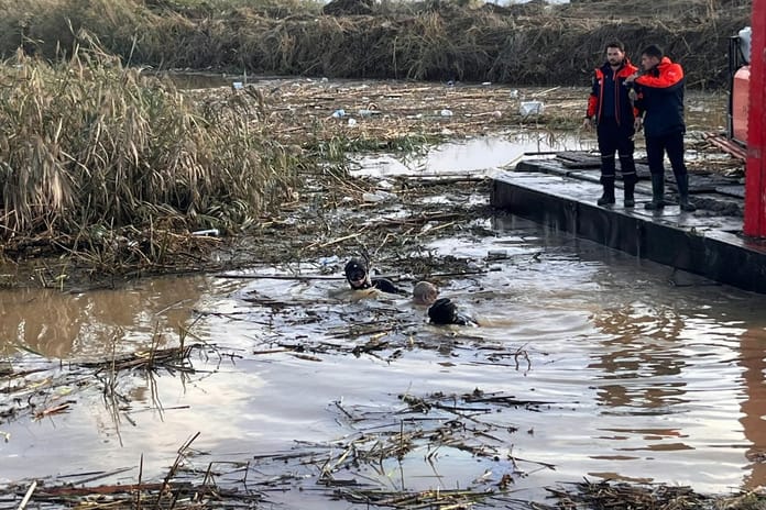 İzmir Foça'da selde kaybolan Bülent Kaptanoğlu'nun cenazesine ulaşıldı