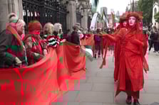 Binlerce gösterici İngiltere’nin İsrail’e silah satışını protesto etti