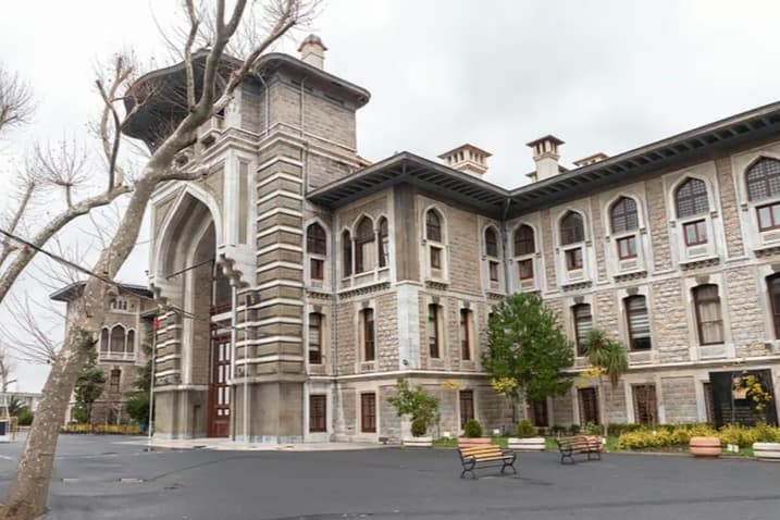 İstanbul Erkek Lisesi'nde taciz ve şiddet i̇ddiaları: Müdür açığa alındı