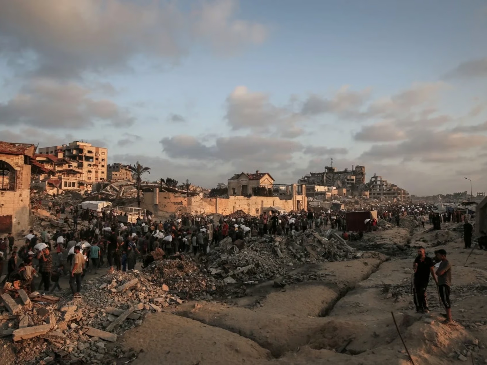 Aid Overhaul Deepens Gaza Hunger Crisis 