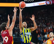 Fenerbahçe, Galatasaray'ın geri dönüşüne izin vermedi: Salon derbisi Fenerbahçe'nin!